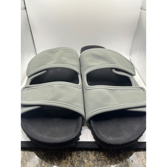 Sandals_&_Flip_Flops